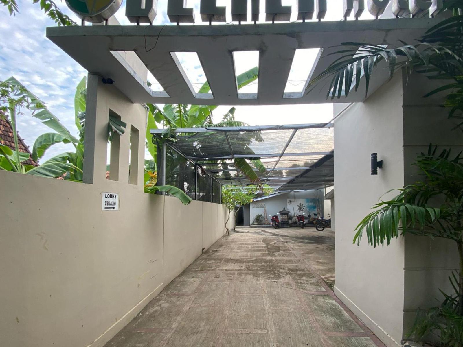 Reddoorz Near Pantai Idola Banyutowo Hotel D'Llala Pati Exterior photo